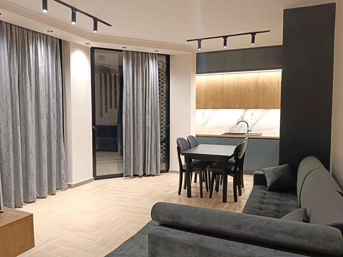Apartament Golden Star 1 *